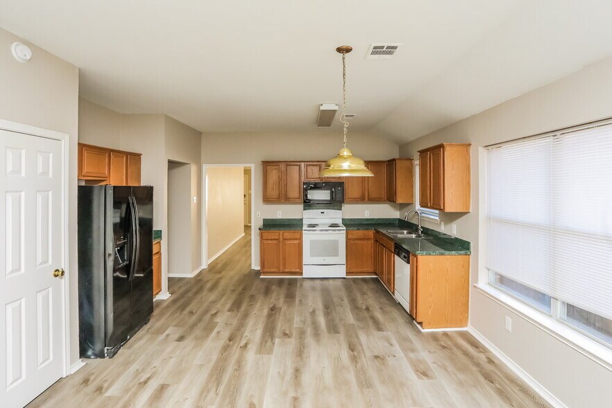Building Photo - 1303 Coronado Ln