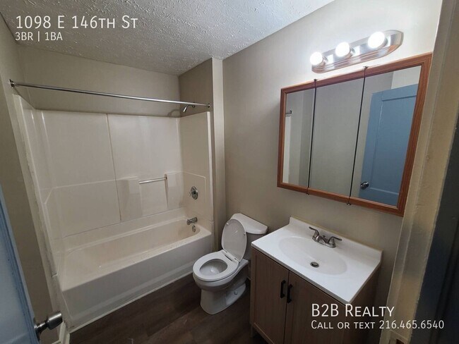 Building Photo - 1098 E 146th St