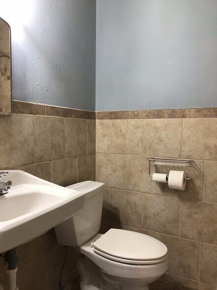 Building Photo - Charming 2 Bed, 2 Bath Home on North Dean