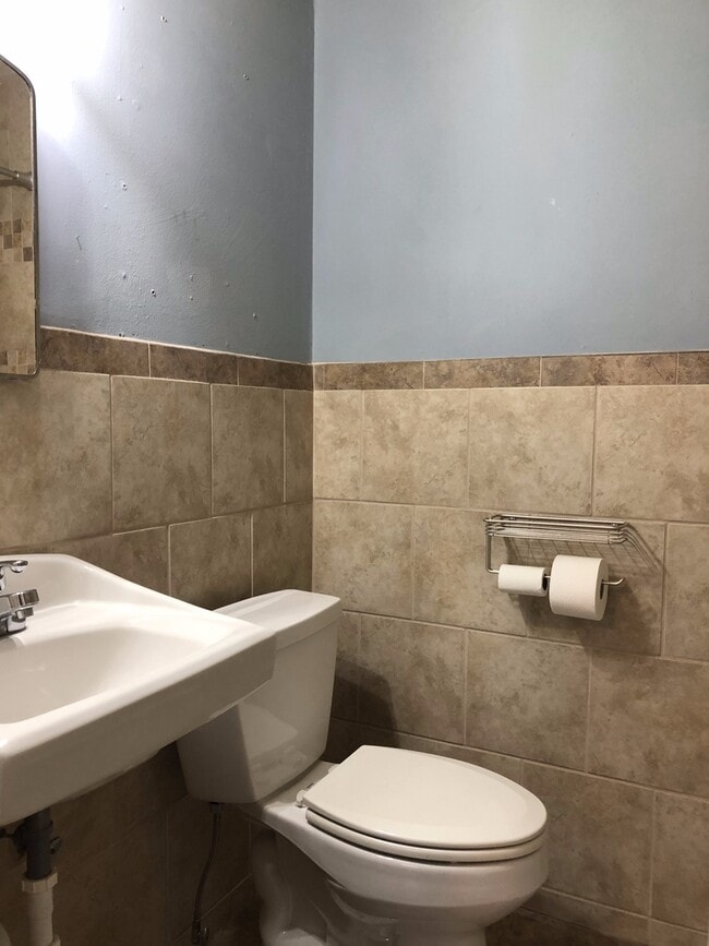 Building Photo - Charming 2 Bed, 2 Bath Home on North Dean