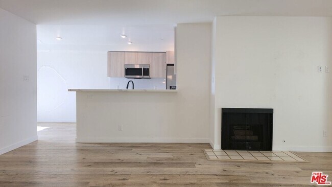 Building Photo - 1650 S Bentley Ave