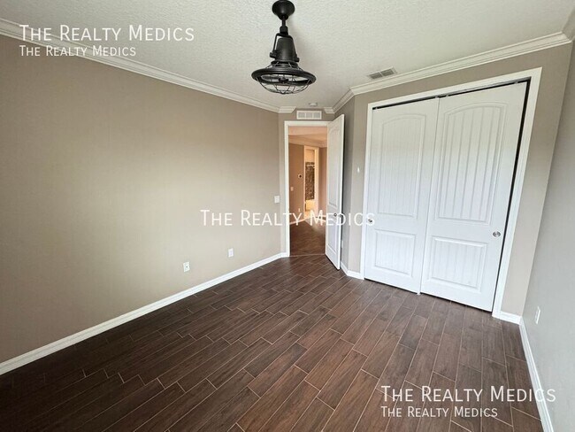 Building Photo - 15764 Ave Of The Arbors