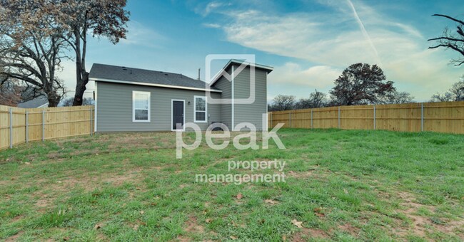 Building Photo - $1515! Beautiful Corner lot home in Fort Worth! Available NOW!