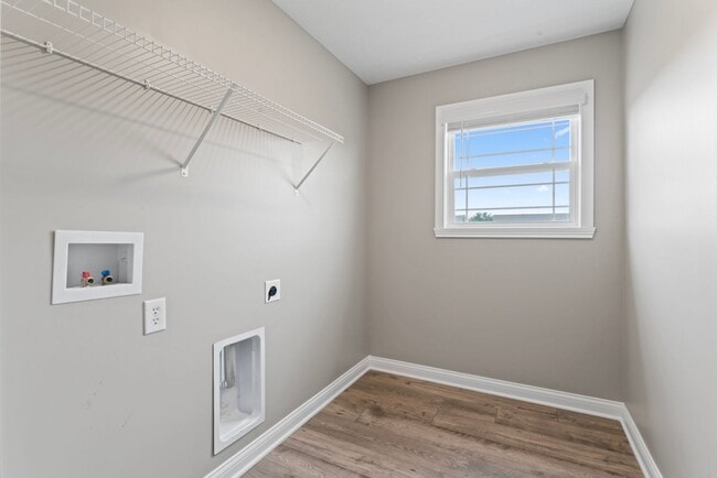 Building Photo - Fenced Yard, Zionsville Schools, Pet Friendly