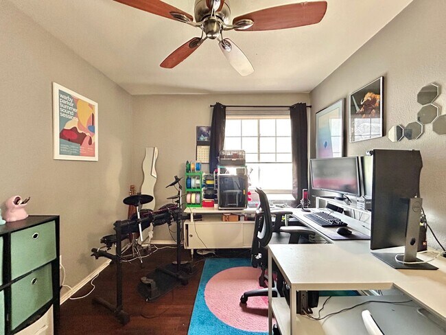 Building Photo - 14801 Falling Stone Ln