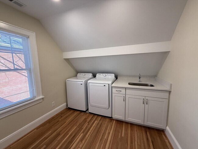 Building Photo - 324 E Main St