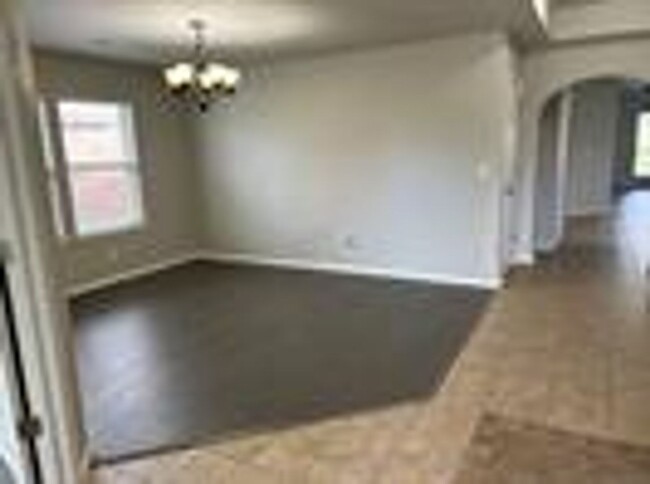 Building Photo - EXECUTIVE LEASE LISTING IN DESIRABLE PREST...