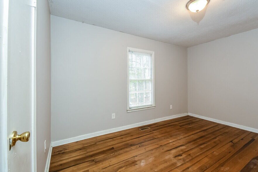 Building Photo - 3996 King Dr