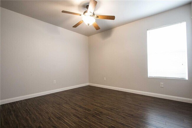 Building Photo - 602 Red Bud Cove