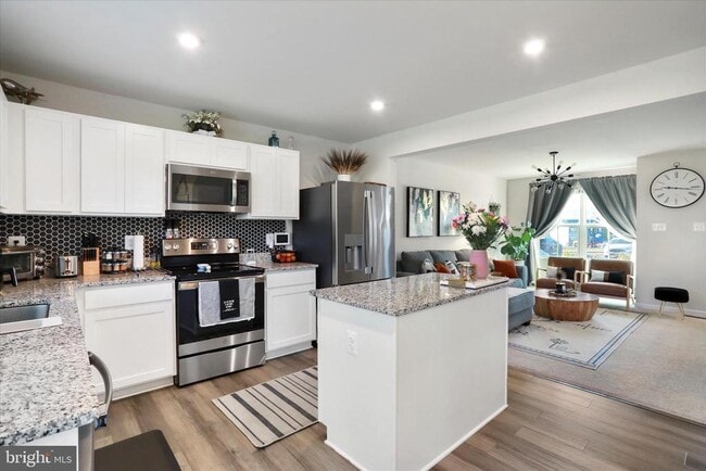 Building Photo - 206 Spring Pl