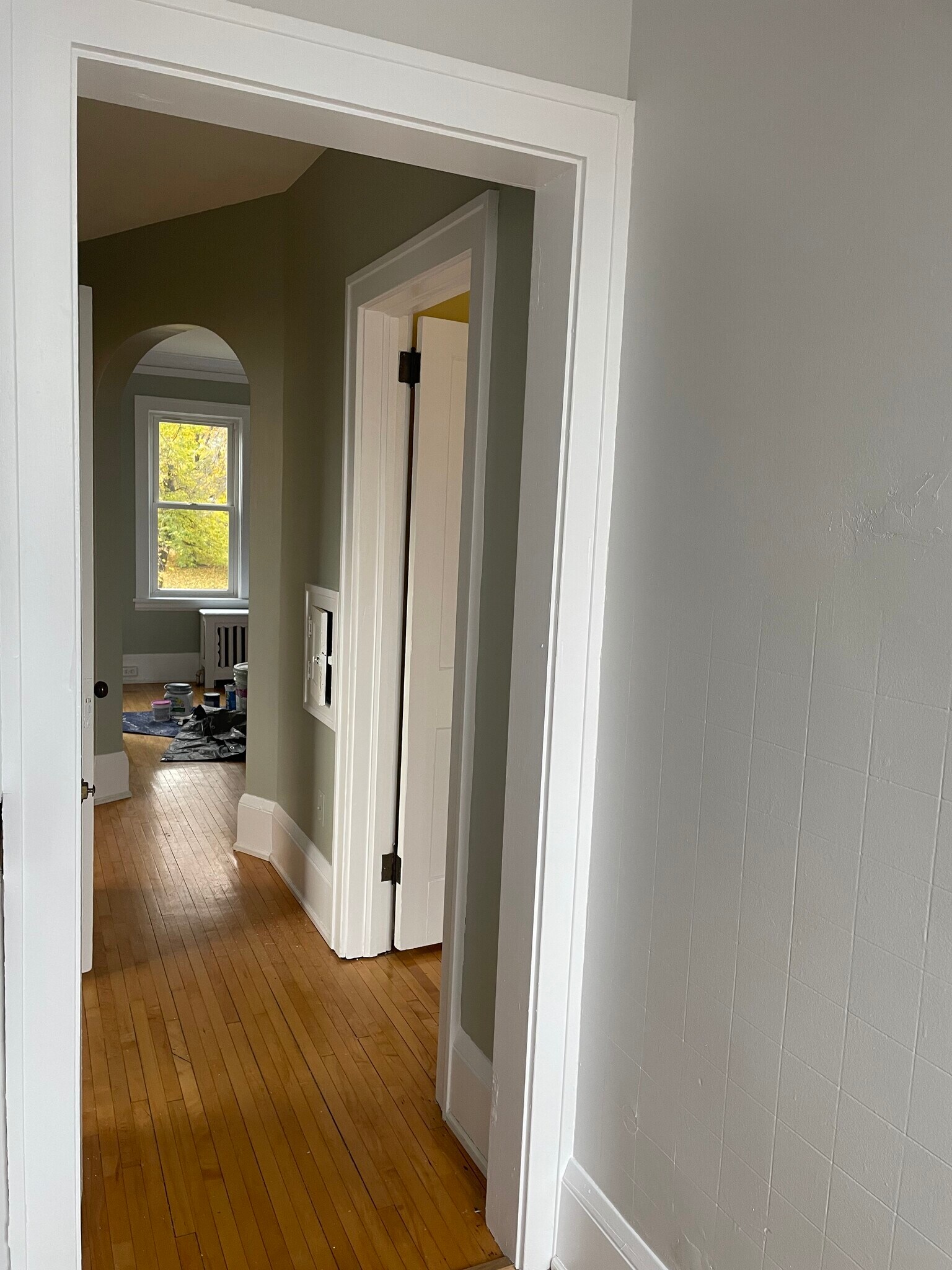 Building Photo - 320 E 5th St