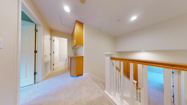 Building Photo - 123 Warbler Ln
