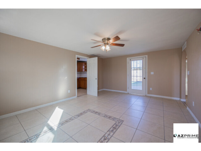 Building Photo - Charming 2/1 Phoenix House in a Prime Loca...