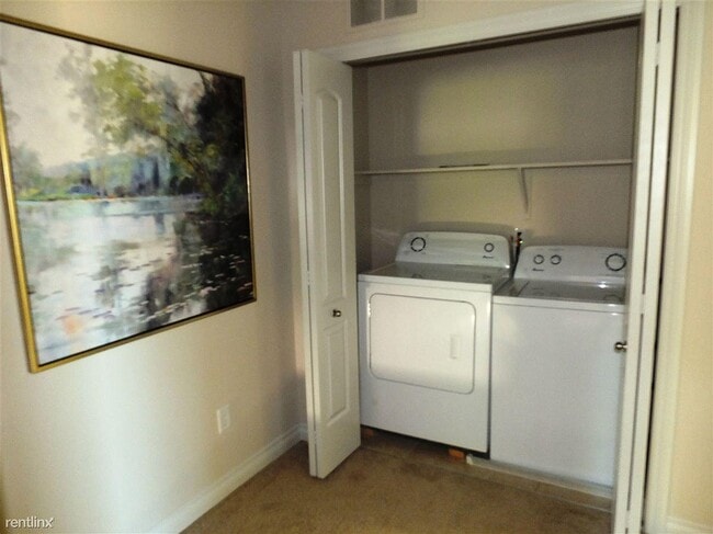 Building Photo - 3932 Cloverlane Dr