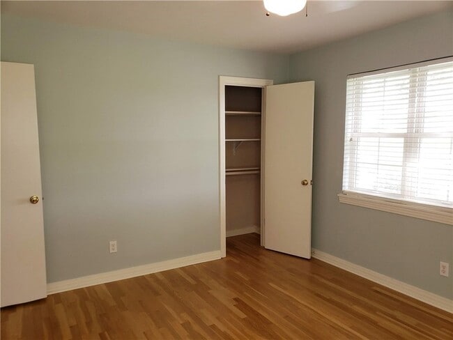 Building Photo - 585 Classen Dr