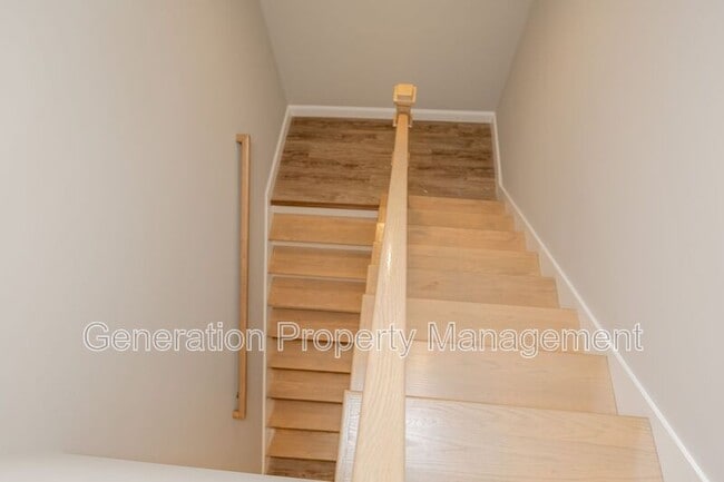 Building Photo - 590 Strong Ave