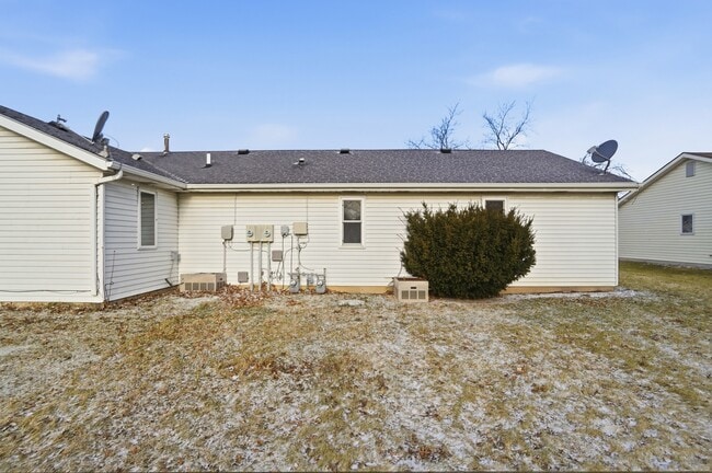 Building Photo - 9412 Vista Park Dr