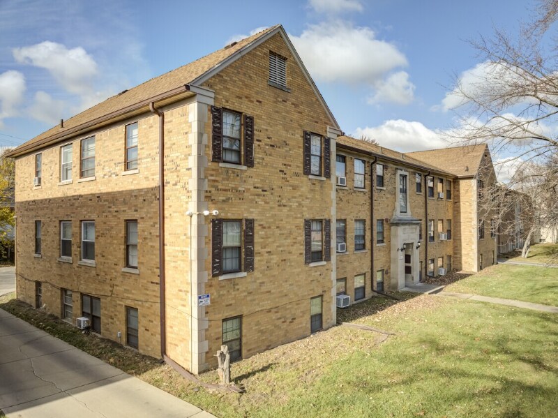 Building Photo - 4837 Cadieux Rd