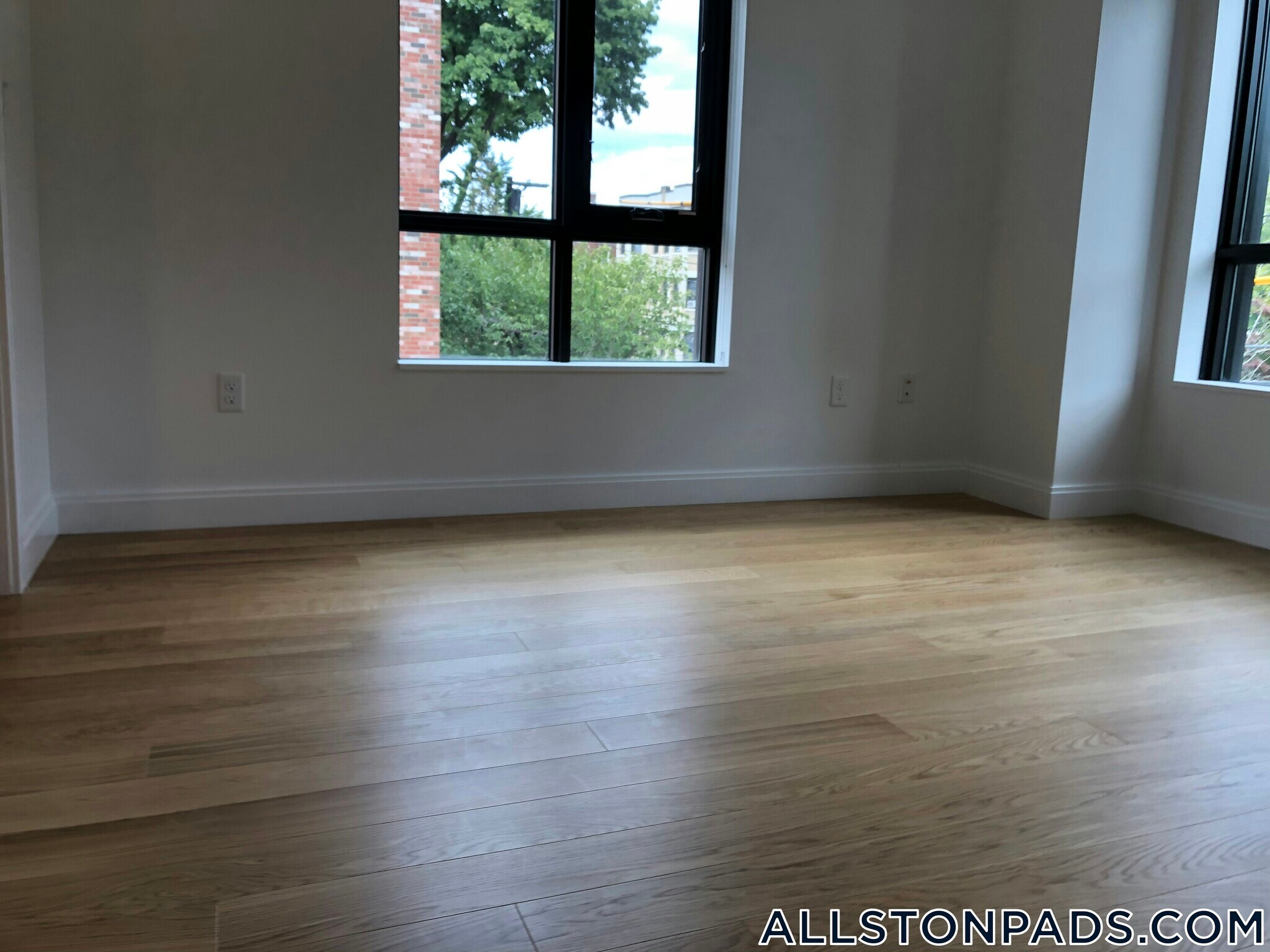 Building Photo - 83 Gardner St