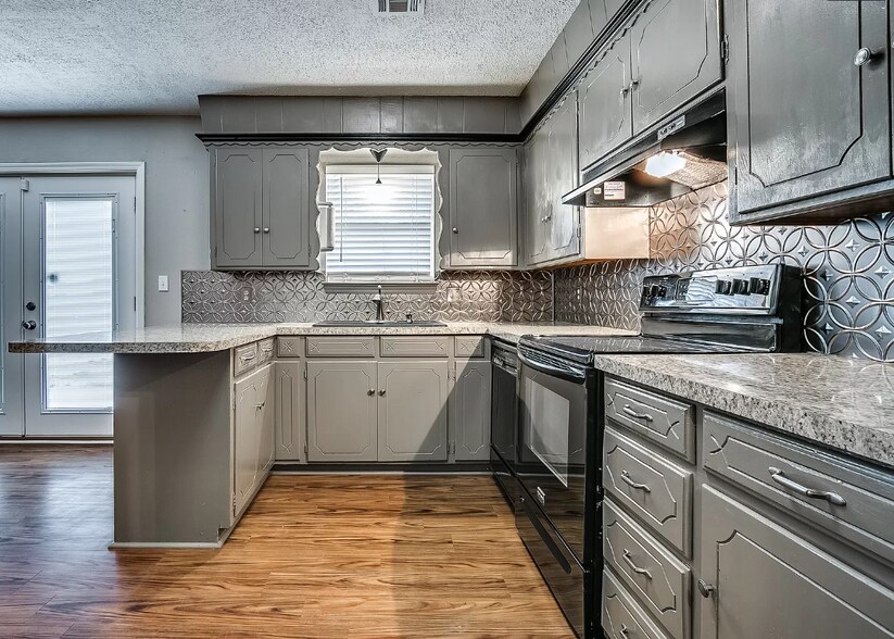 Building Photo - 332 Collier Dr
