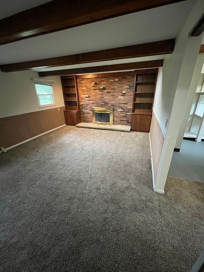 Building Photo - Country Feel