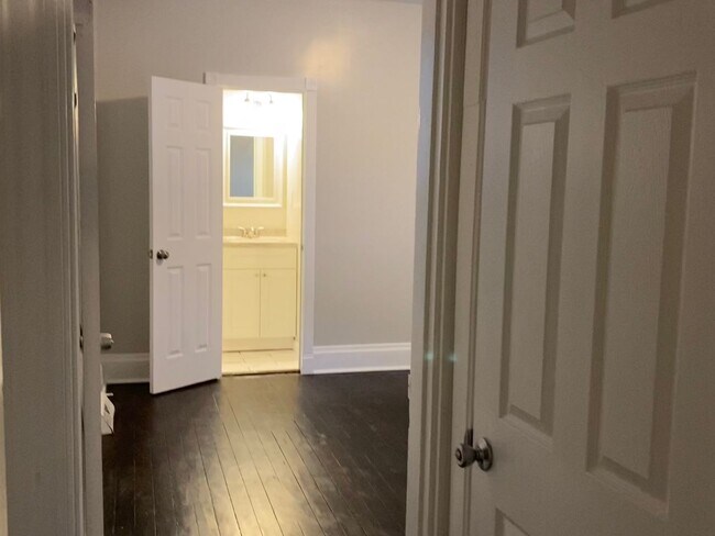 Building Photo - Beautifully updated and Spacious!  2 Bed House in Madisonville with walk through!!