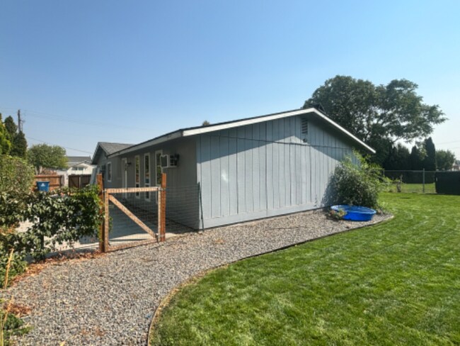 Building Photo - 722 S Kcid Rd