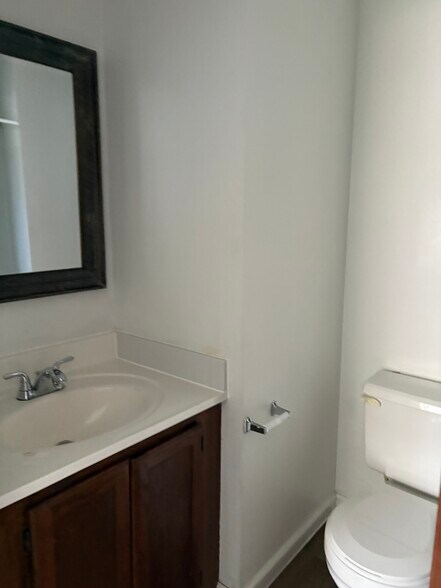 Building Photo - 155 Marilyn Dr