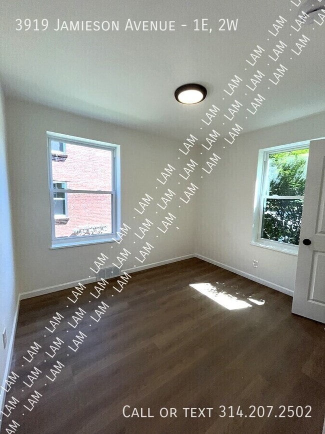 Building Photo - 3919 Jamieson Ave