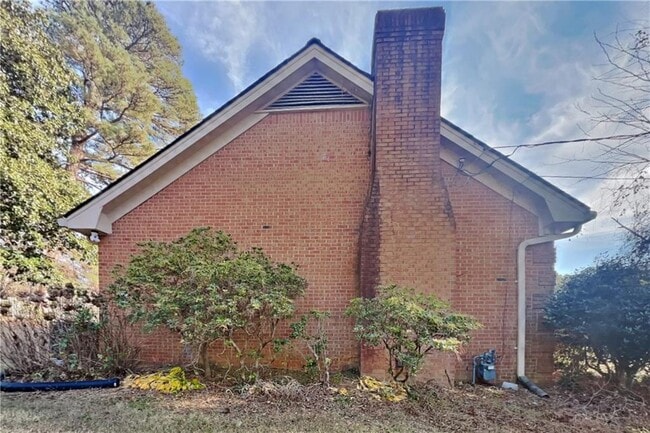 Building Photo - 506 Daisy Nash Dr SW