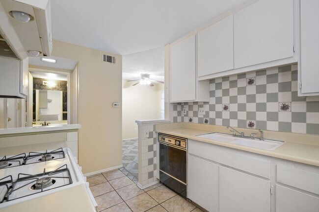 Building Photo - 1650 S Campus Ave