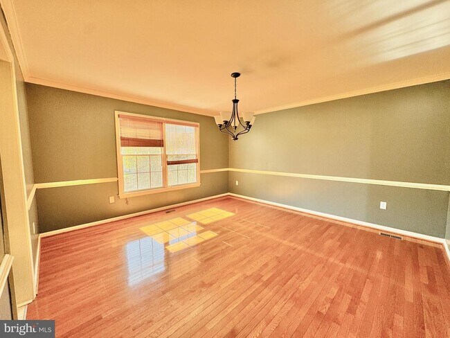 Building Photo - 28 Scotland Cir