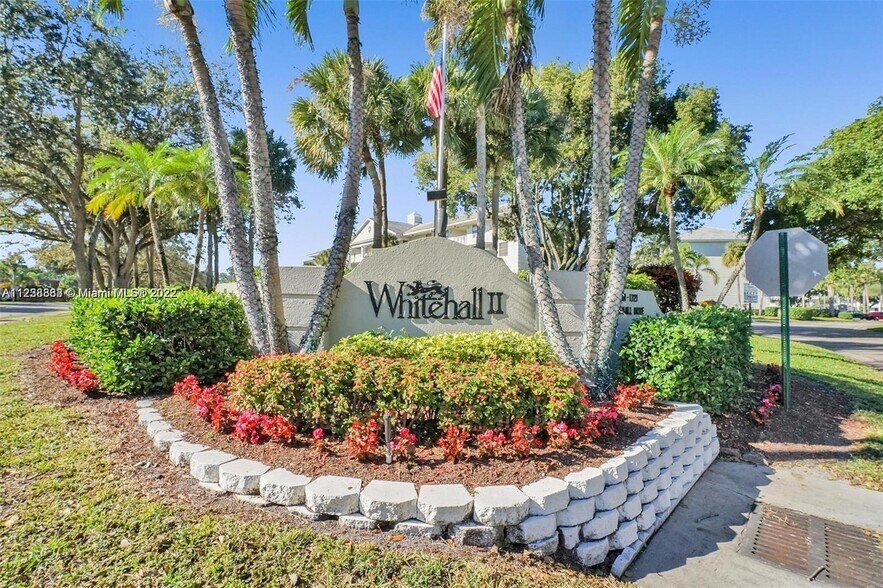 Building Photo - 1715 Whitehall Dr