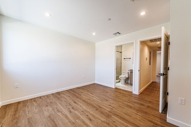 Building Photo - 1857 Crenshaw Blvd