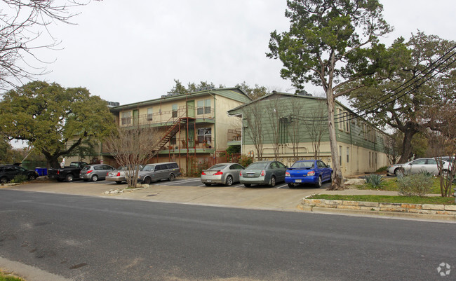 Primary Photo - Courtyard
