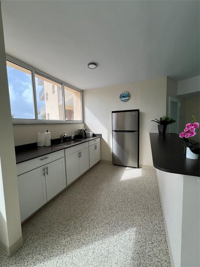 Building Photo - 1200 Hibiscus Ave