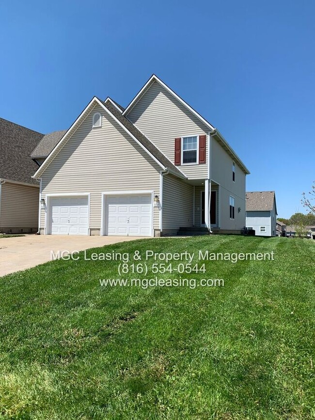 Building Photo - Raymore Townhome with unfinished basement!