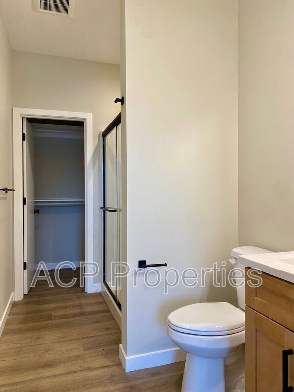 Building Photo - 110 Baker St