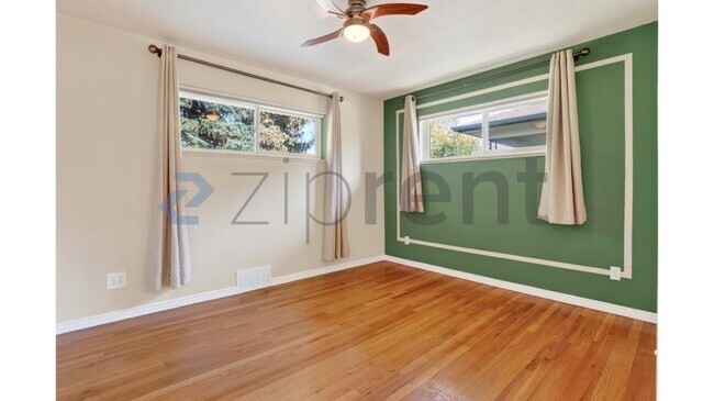 Building Photo - Unit