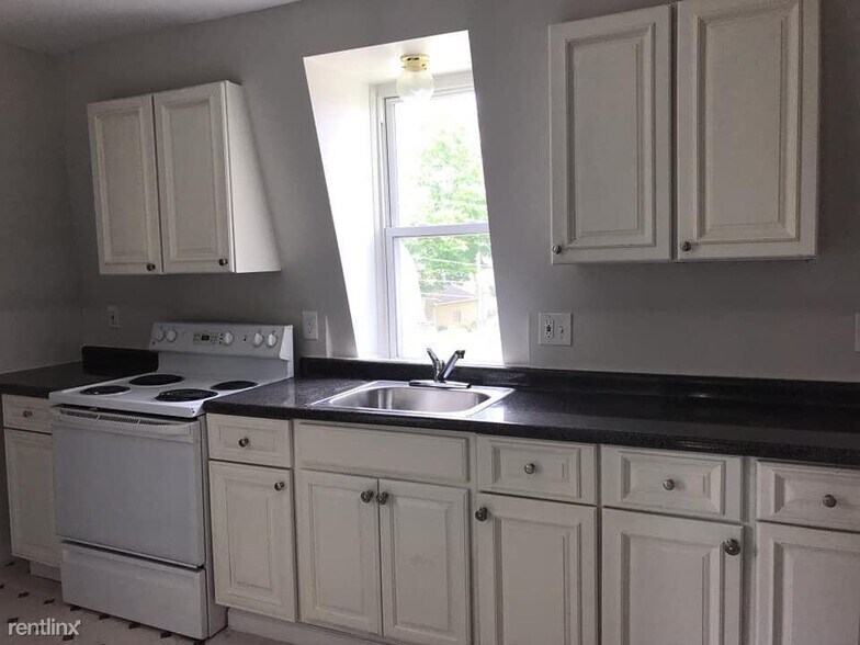 Building Photo - 227 Windsor Ave