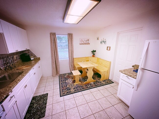 Breakfast nook - 536 Olive St