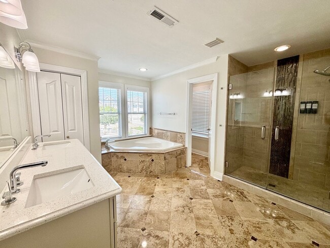 Building Photo - Gorgeous Beach View Home