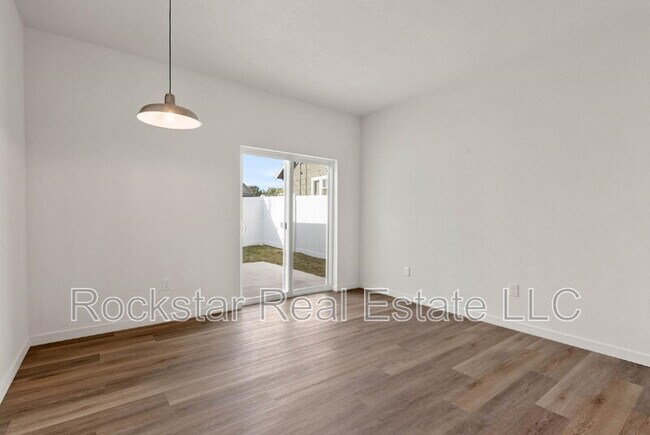 Building Photo - 1817 W Chelan Ave