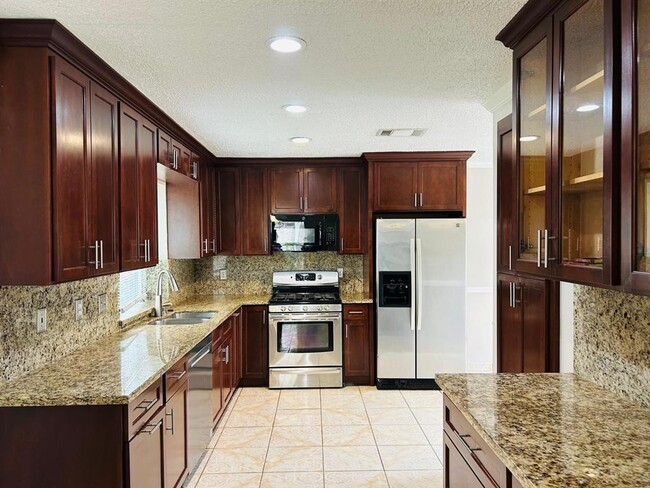 Building Photo - 13538 Clarewood Dr