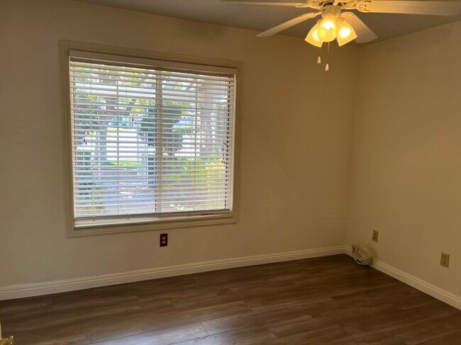 Building Photo - 1838 Coolcrest Way