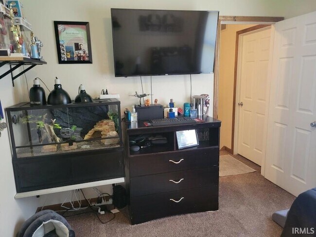 Building Photo - 613 Pines Ln