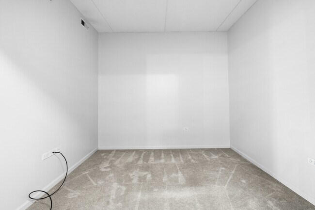 Building Photo - 77 N Quentin Rd