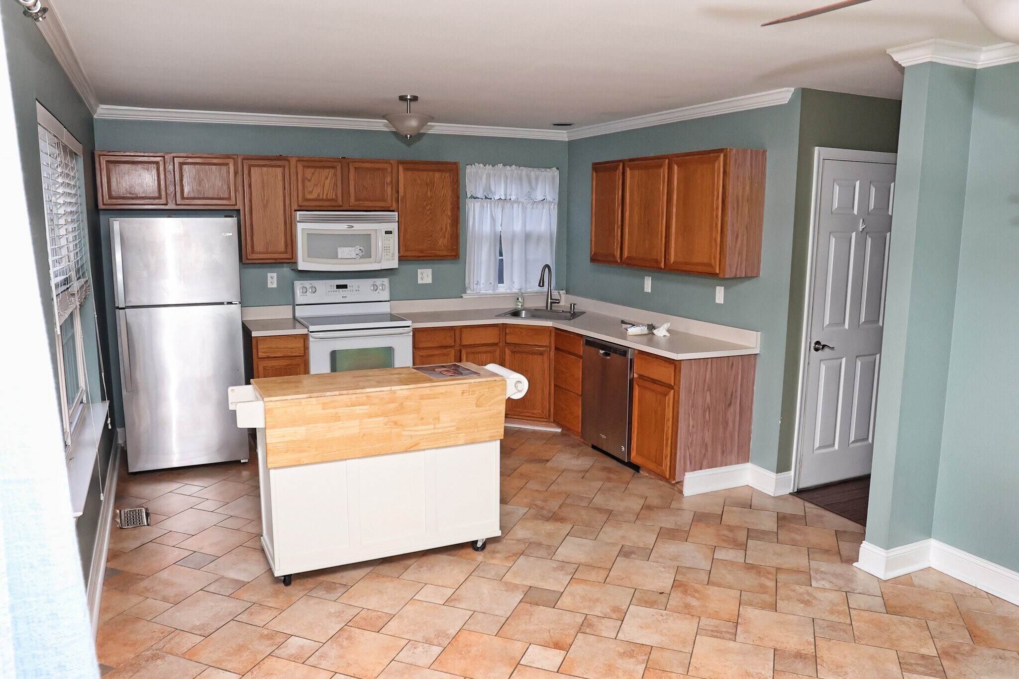 Building Photo - 102 Whistling Swan Ln