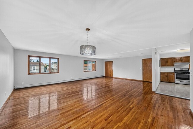 Building Photo - 612 72nd St