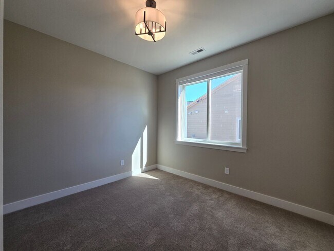 Building Photo - 6314/6316 Decker Lane
